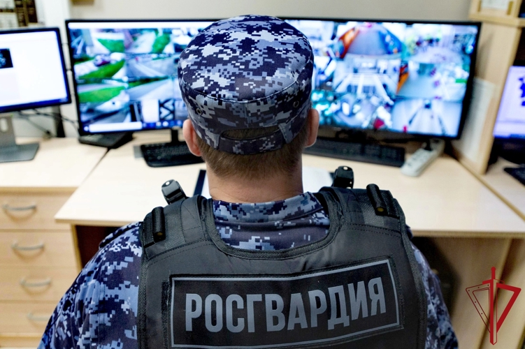 Наряд Росгвардии задержал архангелогородца, подозреваемого в преступной схеме по покупке товара с переклеенными ценниками