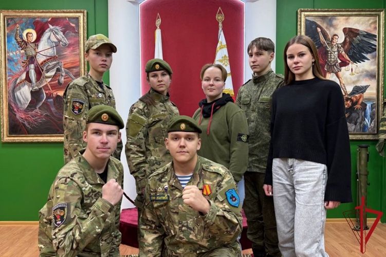 Спецназовцы Росгвардии провели экскурсию в архангельский отряд «Ратник», посвященную Дню Героев Отечества