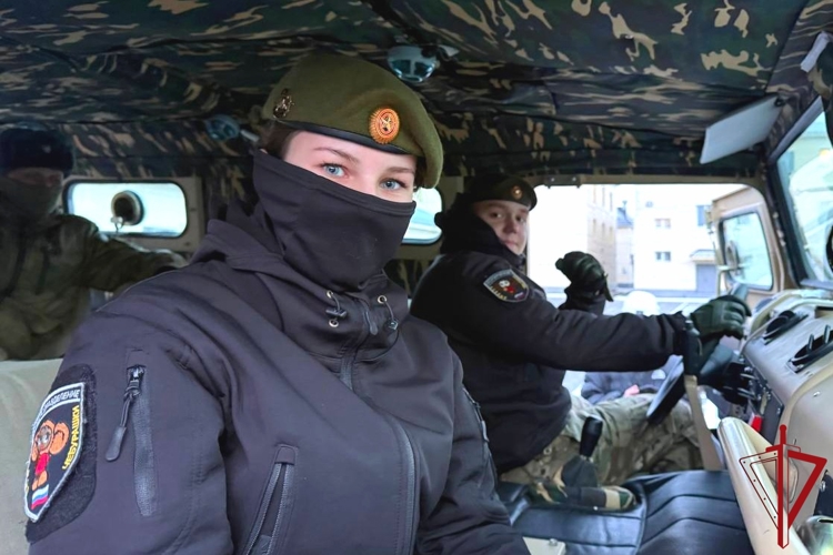 Спецназовцы Росгвардии провели экскурсию в архангельский отряд «Ратник», посвященную Дню Героев Отечества