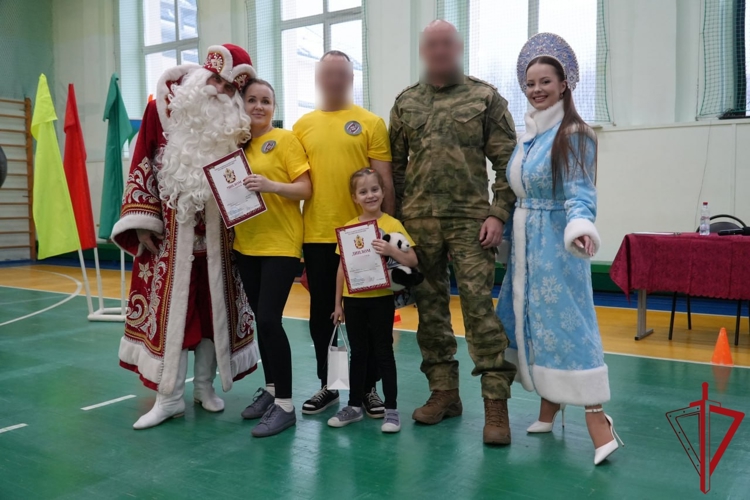 В Архангельске состоялась семейная игра «Мама, папа, я – росгвардейская семья»