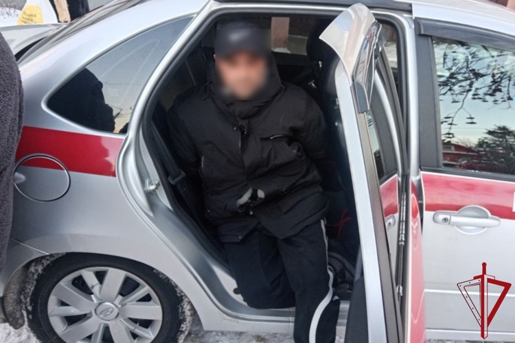 В Архангельске сотрудники Росгвардии задержали мужчину, напавшего с кинжалом на экипаж скорой помощи