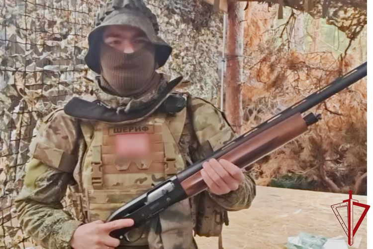 Участник СВО поблагодарил архангельских росгвардейцев за быстрое оформление ружья для борьбы с дронами (видео)