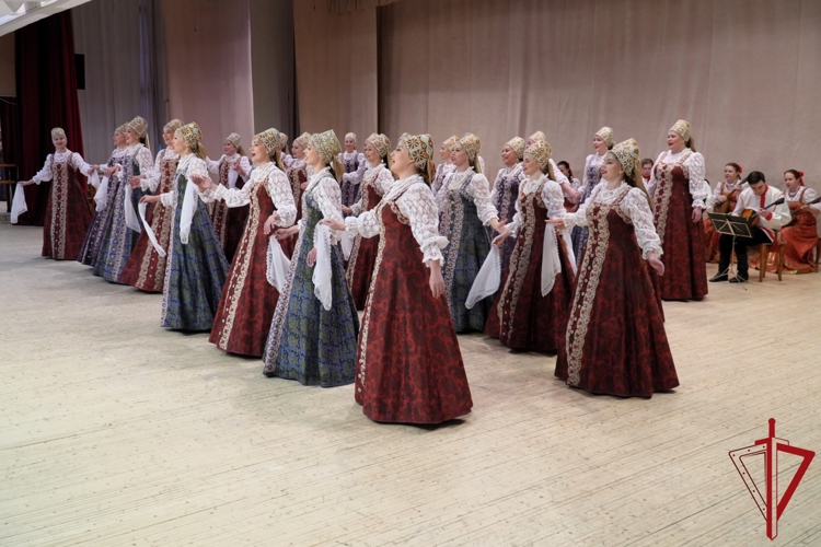 В Архангельске Северный народный хор выступил перед детьми росгвардейцев – участников СВО из Санкт-Петербурга
