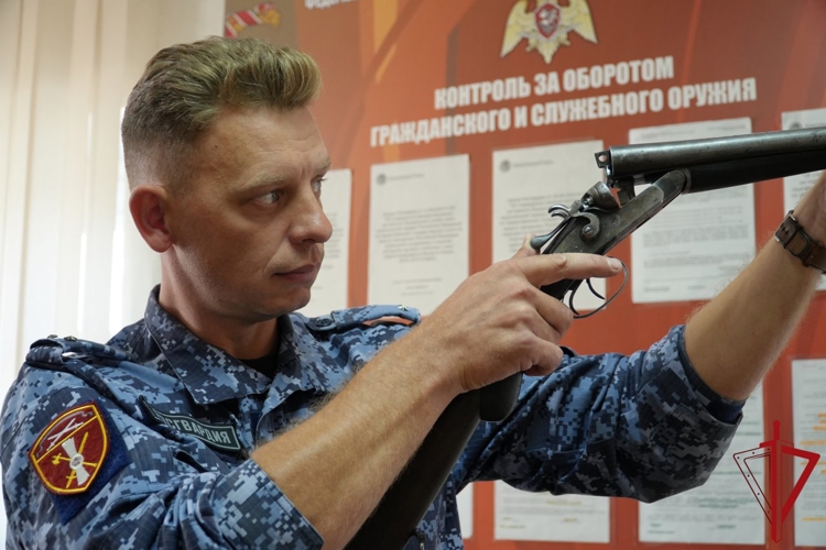 В Архангельской области сотрудники Росгвардии проверили за неделю 175 владельцев оружия и около 200 раз выезжали по сигналам «тревога»  