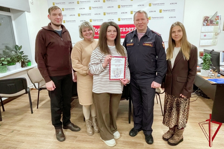 Офицер Росгвардии поздравил архангельских журналистов с профессиональным праздником