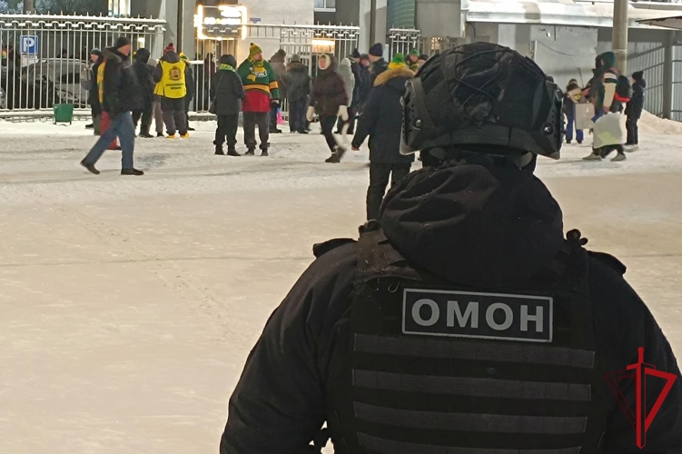 ОМОН Росгвардии принял участие в обеспечении правопорядка матчей по хоккею с мячом в Архангельске
