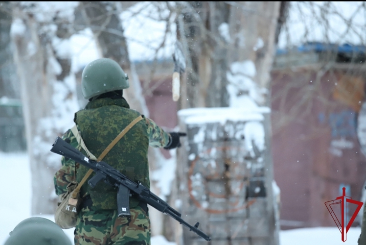 Представители Росгвардии помогли в проведении военизированной эстафеты для школьников Поморья