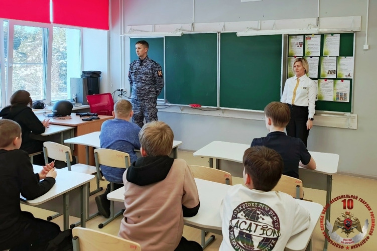 Вельские росгвардейцы провели занятие со школьниками