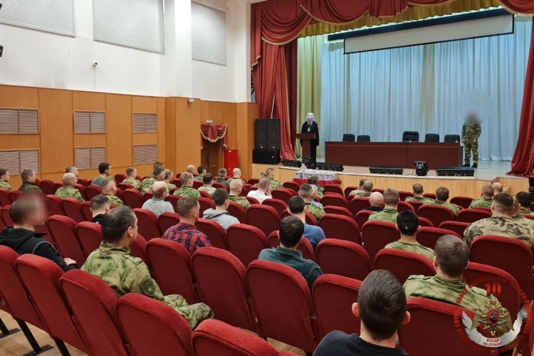 Митрополит Архангельский и Холмогорский Корнилий посетил отряд Росгвардии