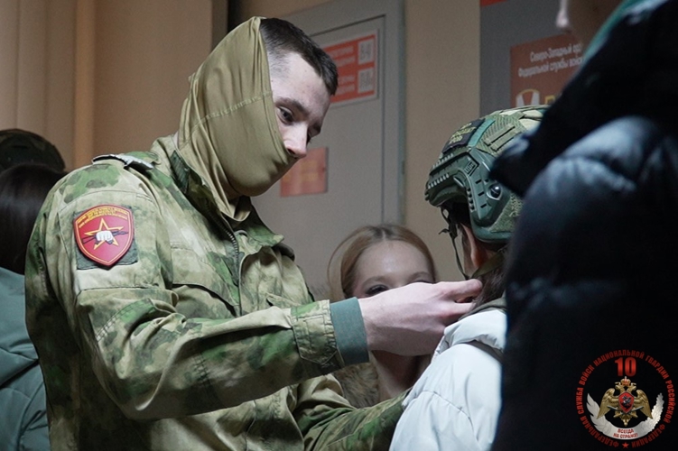 Отряд «Ратник» в честь 10-летия Росгвардии открыл свои двери для учащихся архангельской гимназии