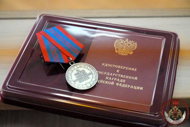 В Архангельске офицерам Росгвардии вручены государственные награды и погоны в связи с присвоением новых званий