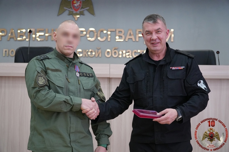 В Архангельске офицерам Росгвардии вручены государственные награды и погоны в связи с присвоением новых званий