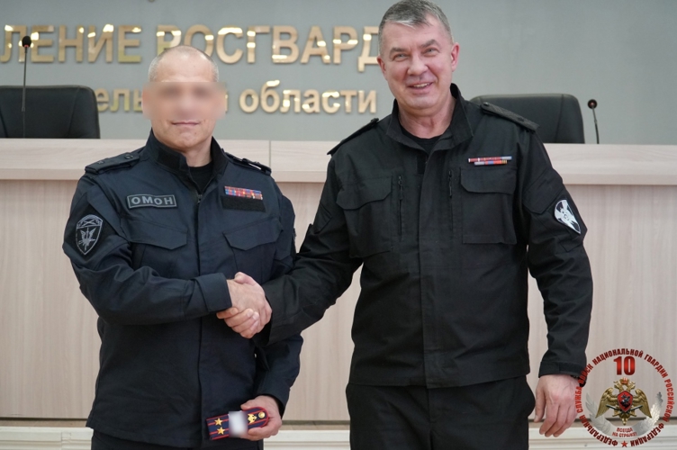 В Архангельске офицерам Росгвардии вручены государственные награды и погоны в связи с присвоением новых званий