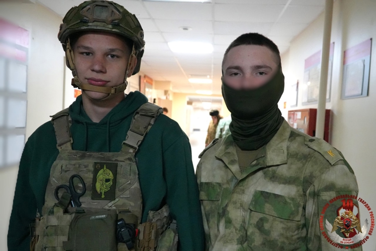 Отряд «Ратник» в честь 10-летия Росгвардии открыл свои двери для учащихся архангельской гимназии