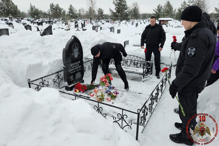 В Архангельске почтили память погибшего сотрудника ОМОН лейтенанта милиции Василия Широкого