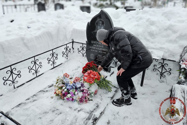 В Архангельске почтили память погибшего сотрудника ОМОН лейтенанта милиции Василия Широкого