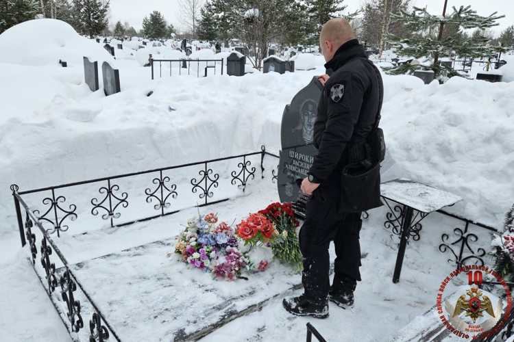 В Архангельске почтили память погибшего сотрудника ОМОН лейтенанта милиции Василия Широкого