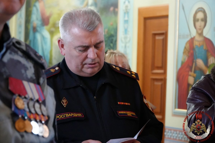 В Архангельске сотрудники Росгвардии приняли участие в молебне в храме иконы Божией Матери