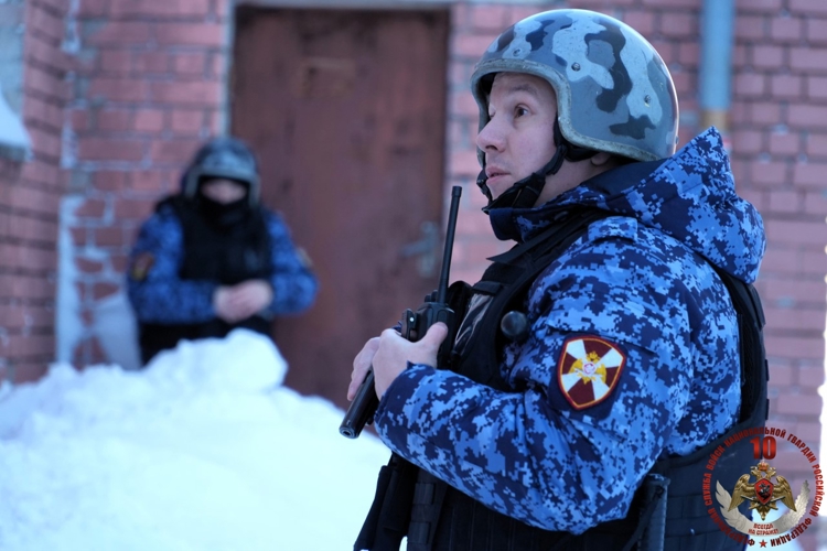 Северодвинский наряд Росгвардии по горячим следам задержал рецидивиста, подозреваемого в краже