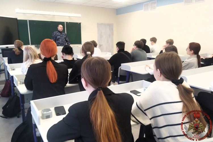В Няндоме учащимся старших классов рассказали об учебных заведениях Росгвардии