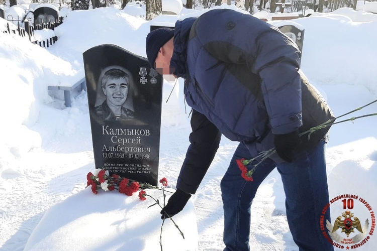 В Архангельске почтили память сотрудника ОМОН