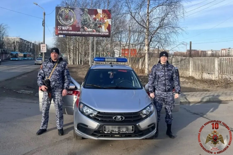 В Архангельске и Северодвинске поздравили Росгвардию праздничными коллажами на уличных баннерах и экранах