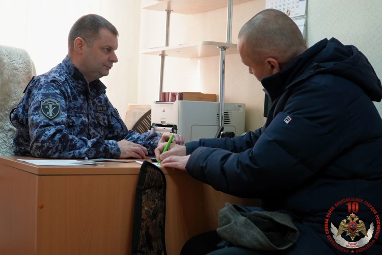 Переданные архангельскими росгвардейцами охотничьи ружья отправились в зону СВО