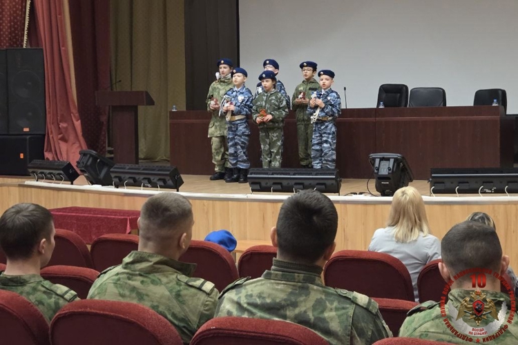 Архангельские спецназовцы Росгвардии провели экскурсию для воспитанников военно-спортивного клуба