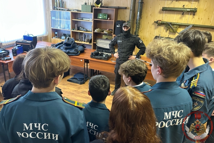 Северодвинским школьникам рассказали о службе в ОМОН Росгвардии