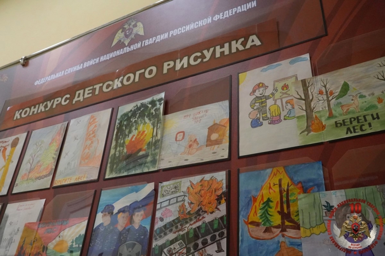 Юные художники получили награды из рук начальника Управления Росгвардии по Архангельской области