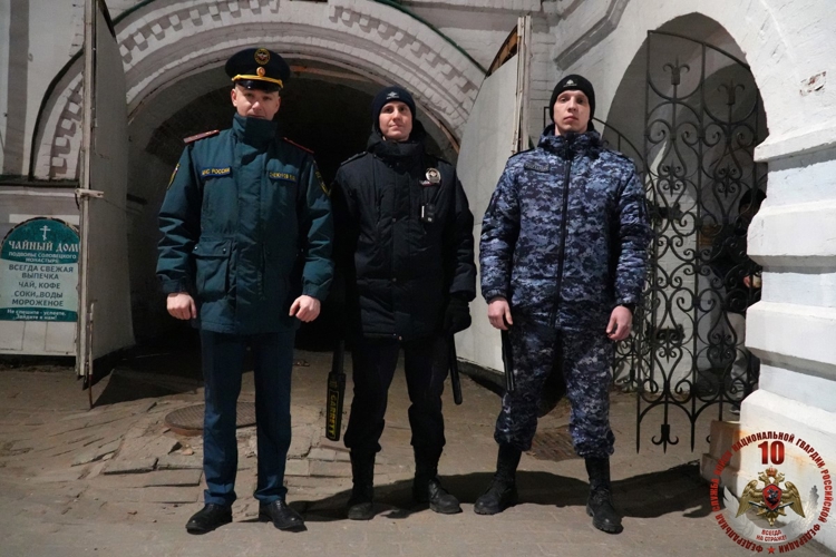 Росгвардейцы Поморья приняли участие в охране общественного порядка на празднике Пасхи