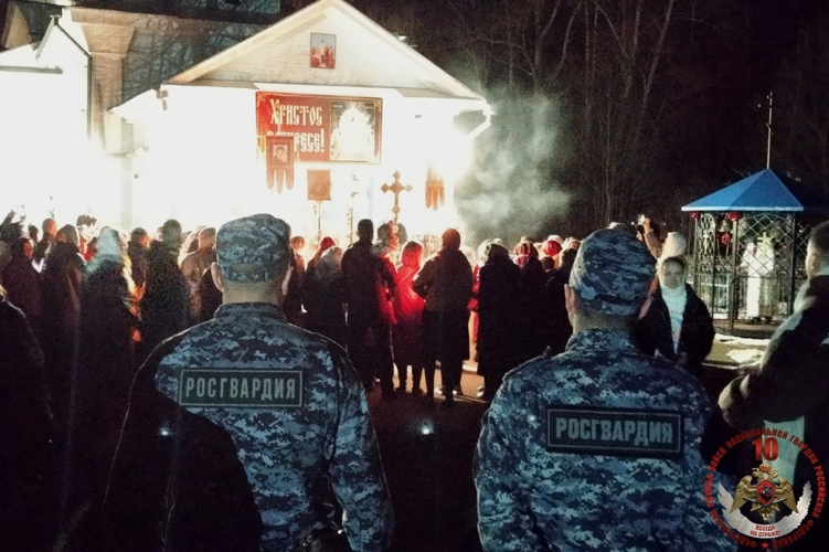 Росгвардейцы Поморья приняли участие в охране общественного порядка на празднике Пасхи