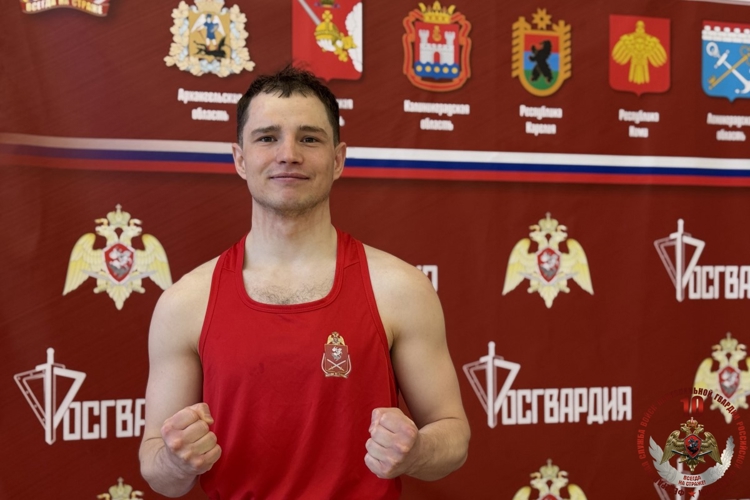 Сотрудник Росгвардии из города Вельска одержал победу на окружном чемпионате ведомства по боксу