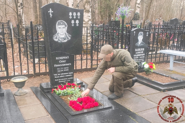 В Архангельске СОБР Росгвардии «Архангел» почтил память погибшего в Чечне сотрудника