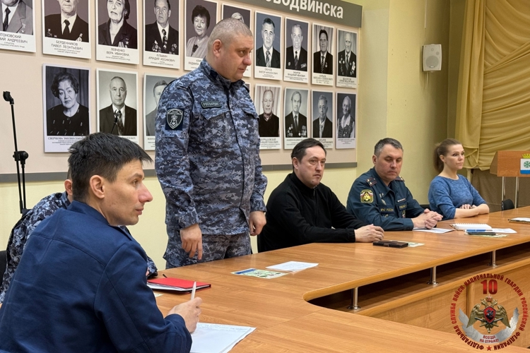 В Новодвинске сотрудники Росгвардии рассказали о преимуществах охранных услуг