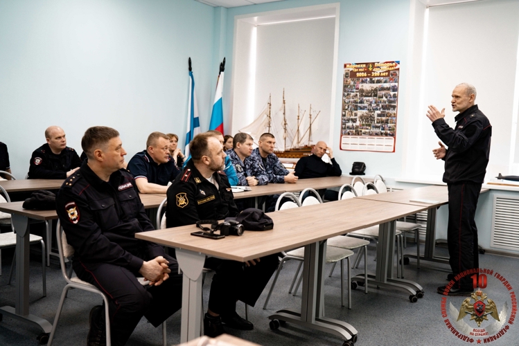 Инструкторы Росгвардии приняли участие в учебном сборе в Архангельске