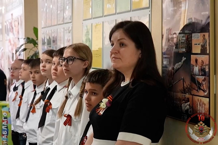 В Архангельске при содействии Росгвардии открыли школьную выставку, посвящённую Дню Победы