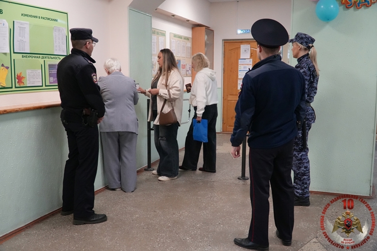 Росгвардейцы приняли участие в обеспечении безопасности последних звонков, прозвеневших в школах Архангельской области