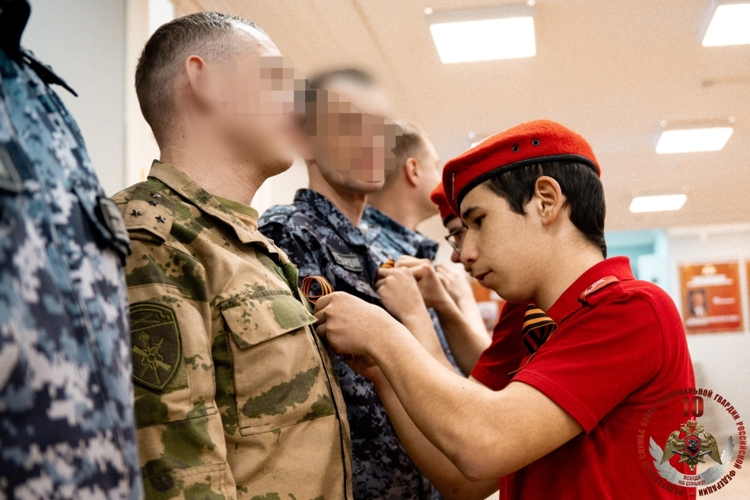 Архангельские росгвардейцы присоединились к патриотической акции «Георгиевская ленточка»