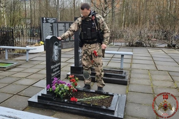 Архангельский ОМОН «Скорпион» Росгвардии почтил память погибшего 30 лет назад сослуживца