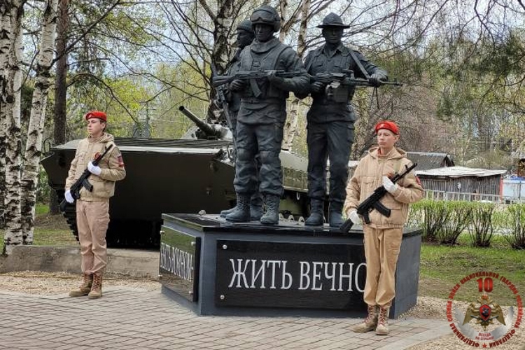 Вельские росгвардейцы приняли участие в открытии памятника