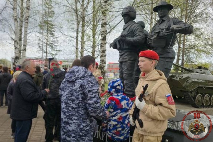 Вельские росгвардейцы приняли участие в открытии памятника
