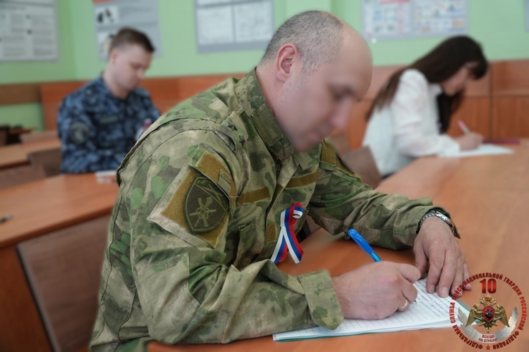 Росгвардейцы Архангельской области написали диктант по русскому языку