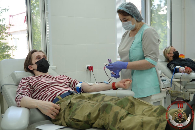 В Архангельске сотрудники и военнослужащие Росгвардии приняли участие во всероссийской донорской акции