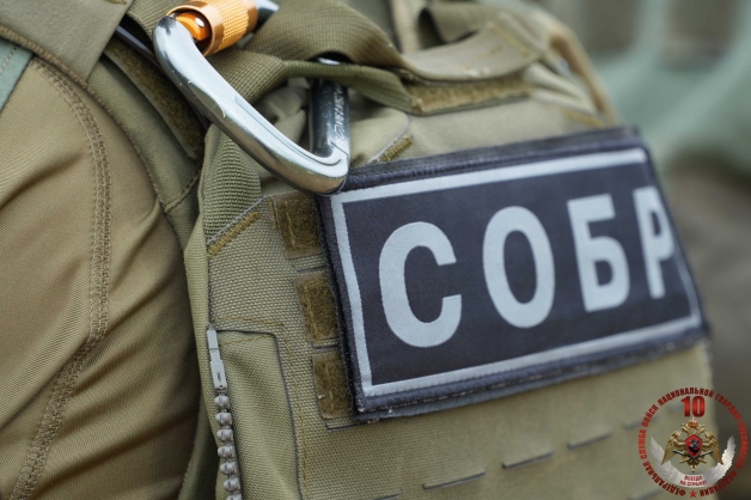 В Архангельске СОБР Росгвардии провел операцию по задержанию подозреваемого в сбыте наркотиков