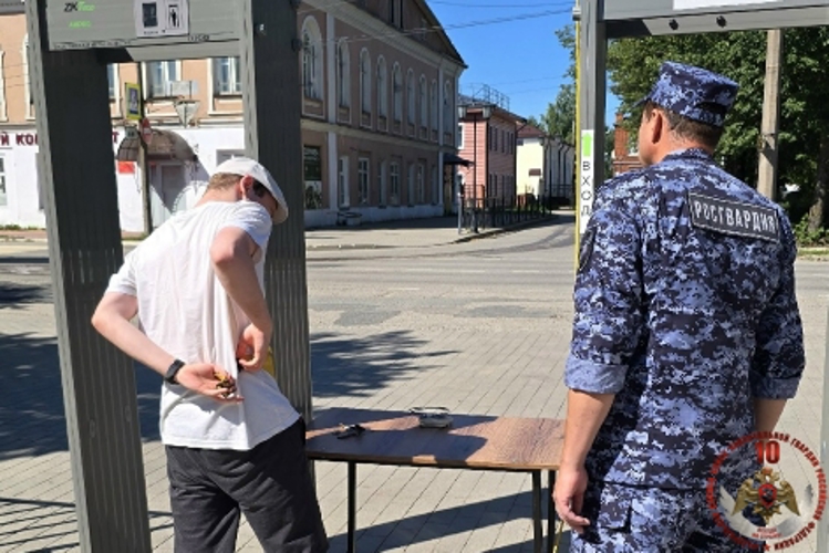 В Вельске сотрудники Росгвардии приняли участие в обеспечении безопасности фестиваля «Дорога на Русский Север»