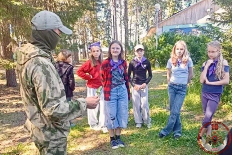 Спецназовцы архангельского отряда «Ратник» Росгвардии провели занятия для отдыхающих на каникулах детей