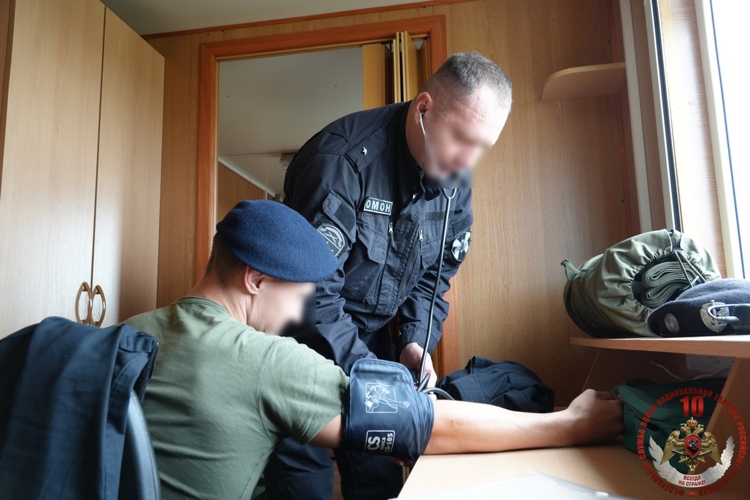 В Архангельске прошли испытания на право ношения знака отличия СОБР Росгвардии I степени