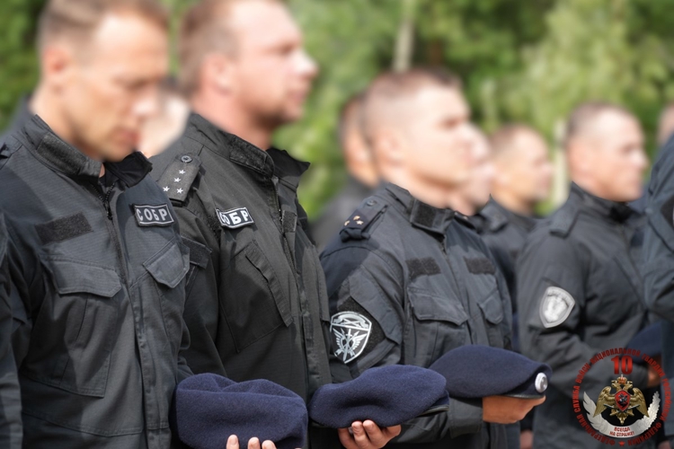 В Архангельске прошли испытания на право ношения знака отличия СОБР Росгвардии I степени