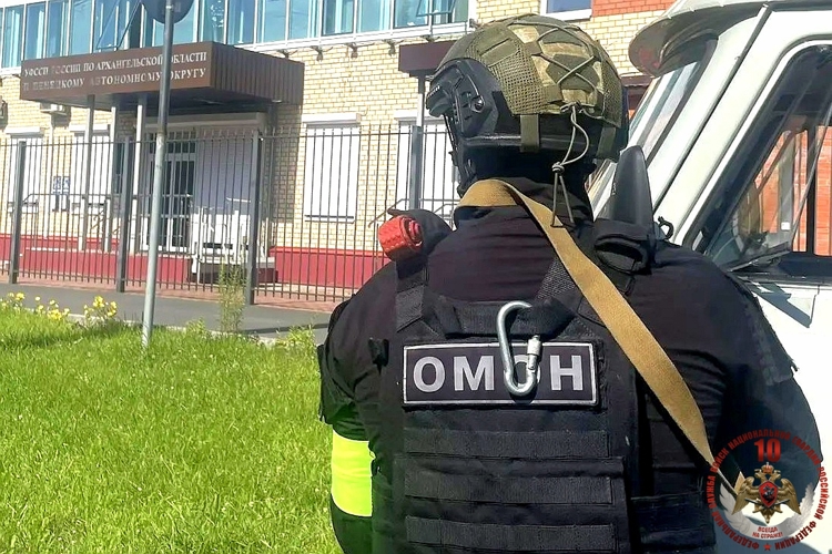 Спецназовцы Росгвардии приняли участие в антитеррористической тренировке в Архангельске